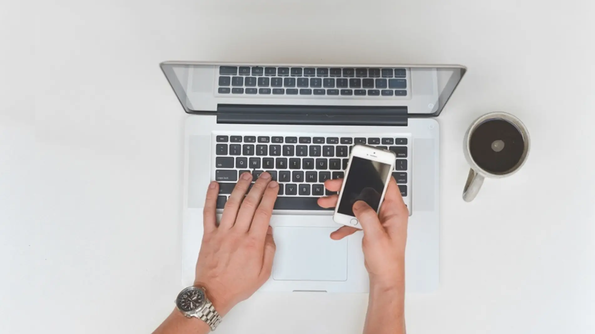 Hay muchas aplicaciones para conectar teléfono inteligente con un ordenador