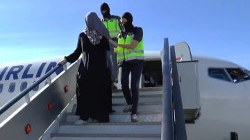 Momento en el que la Policía Nacional detiene a la mujer vinculada a ISIS