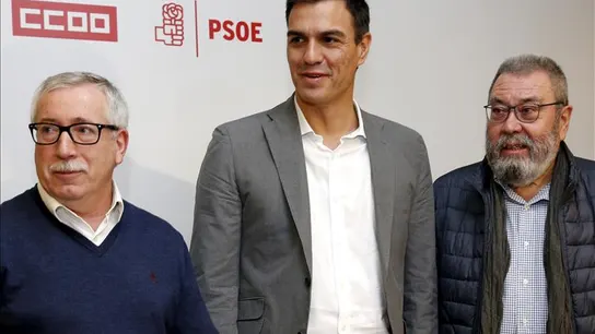 El líder socialista Pedro Sánchez junto a los secretarios generales de UGT, Cándido Méndez, y de CCOO, Ignacio Fernández Toxo El líder socialista Pedro Sánchez junto a los secretarios generales de UGT, Cándido Méndez, y de CCOO, Ignacio Fernández Toxo