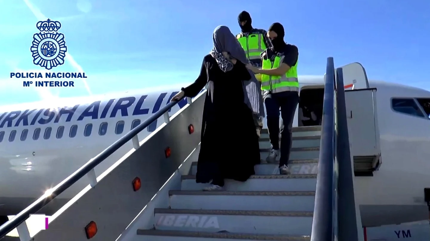 Detención de la yihadista en en aeropuerto de Málaga Detención de la yihadista en en aeropuerto de Málaga