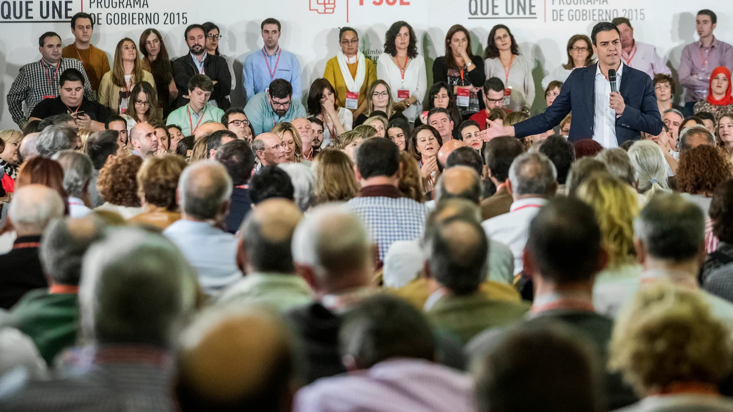 Militantes del PSOE en la sede del partido Militantes del PSOE en la sede del partido