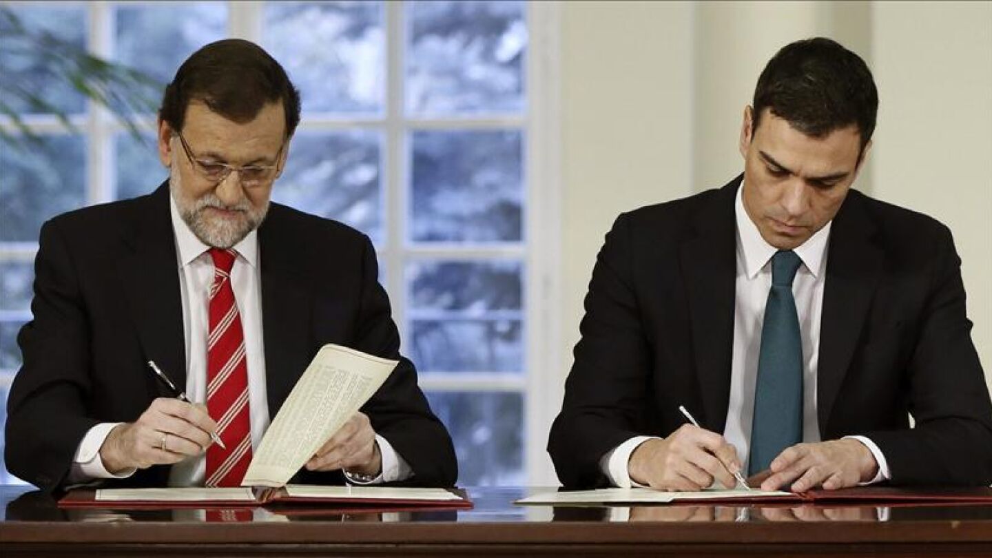 Rajoy y Pedro S&aacute;nchez durante un encuentro en la Moncloa