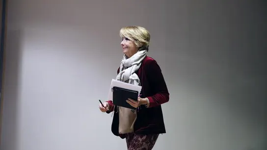 Esperanza Aguirre llegando a un acto de partido Esperanza Aguirre llegando a un acto de partido