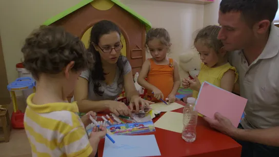 La Escuela de decoración ayuda a unos padres con trillizos La Escuela de decoración ayuda a unos padres con trillizos