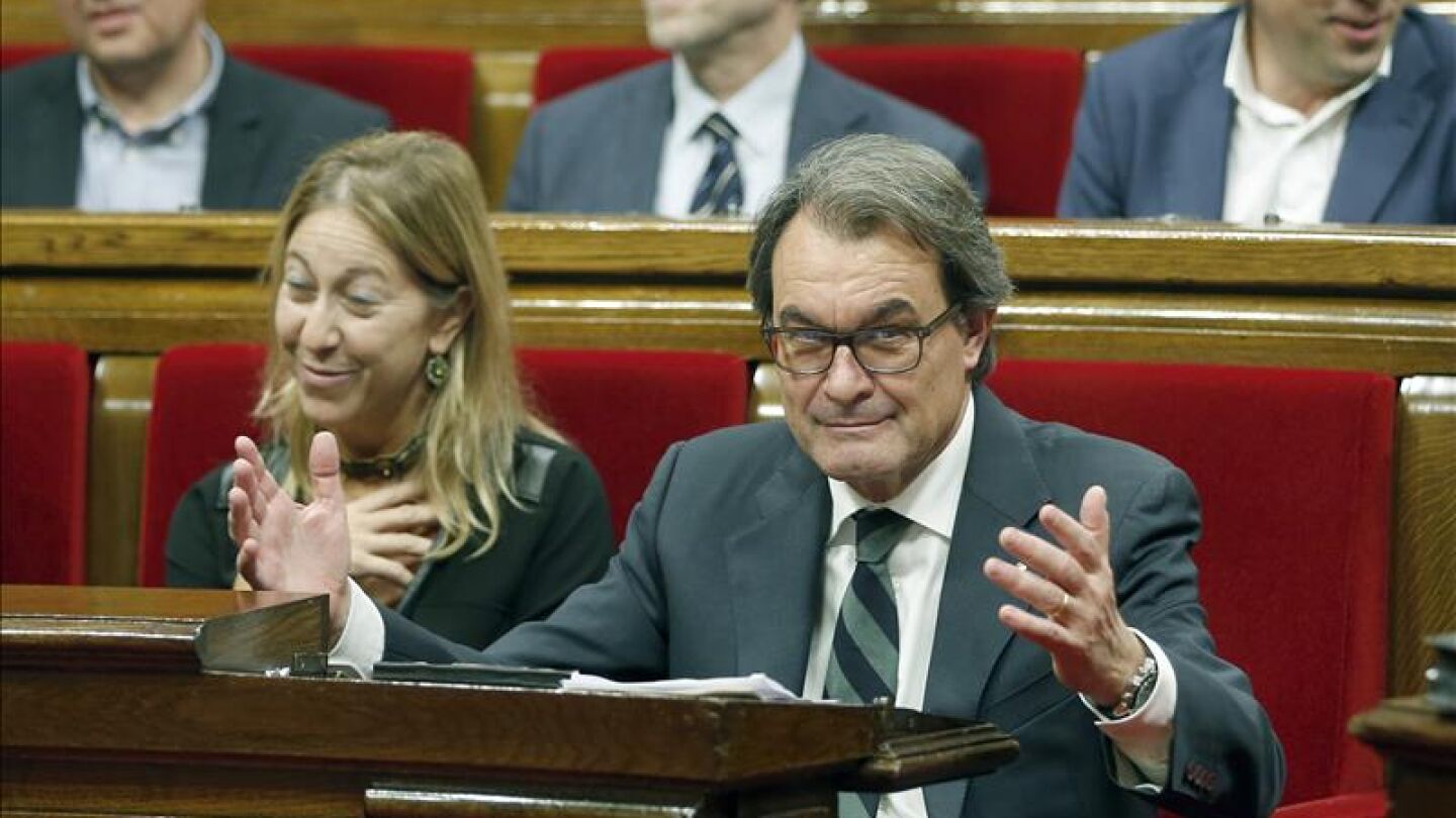 El presidente de la Generalitat en funciones, Artur Mas, y la vicepresidenta Neus Munt&egrave;