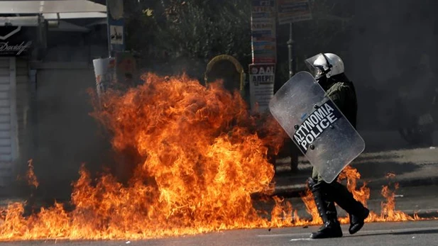 Policía en Atenas