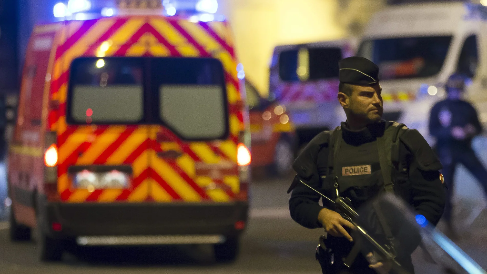 Policía haciendo guardia en Francia