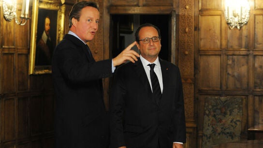 David Cameron, junto a Fran&ccedil;ois Hollande