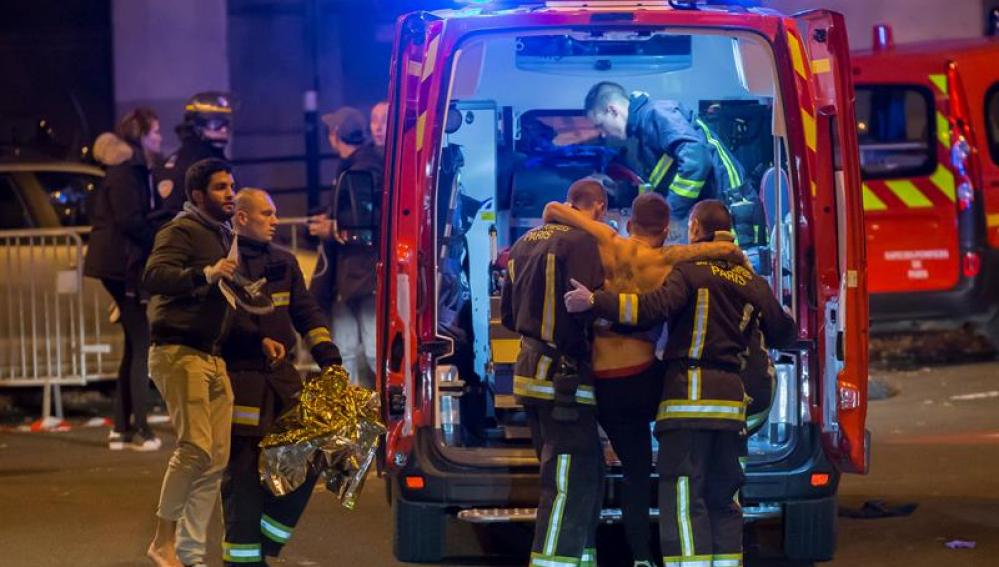 Servicios de emergencias en los atentados de París