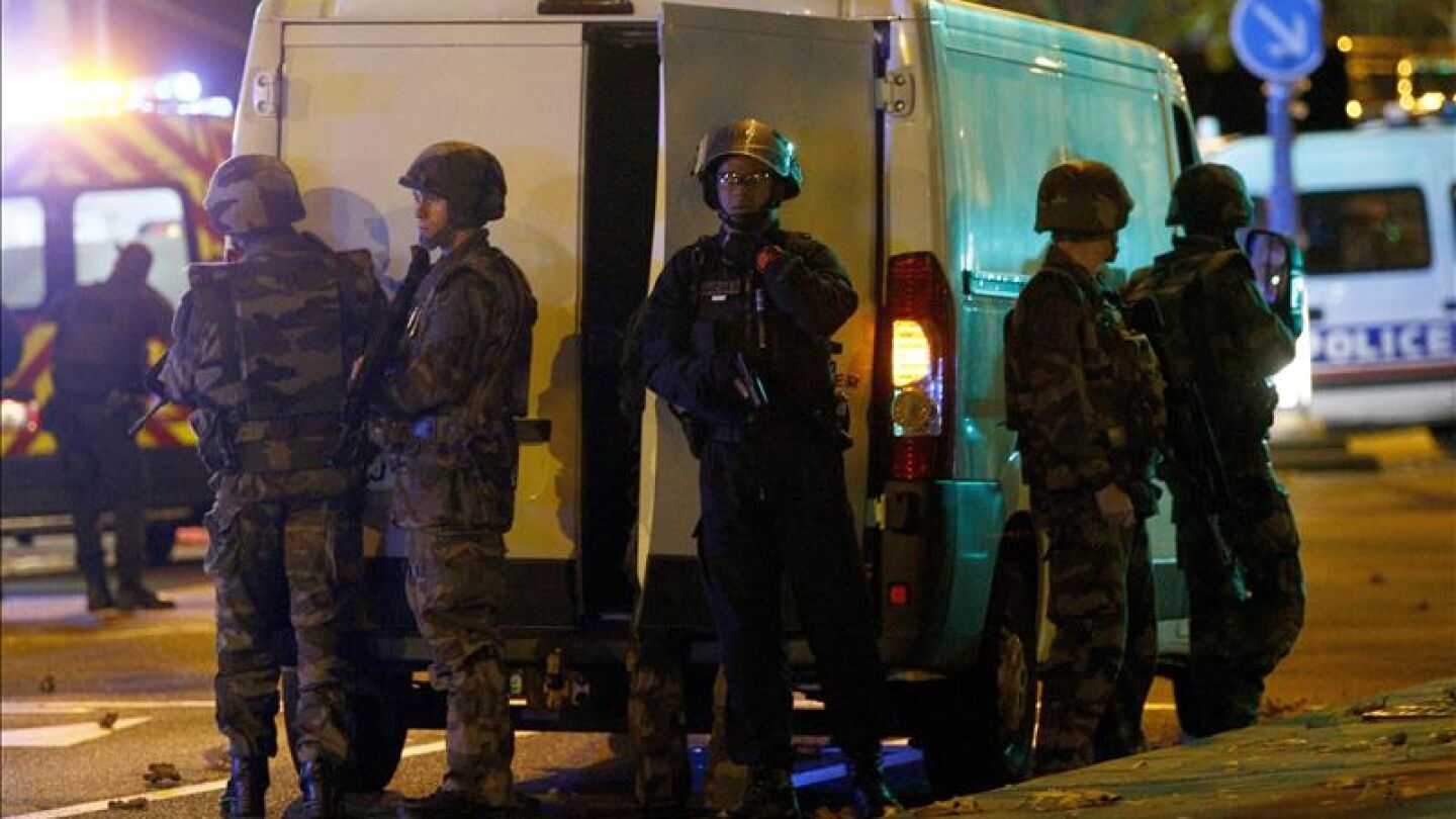 Militares en Par&iacute;s