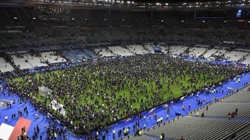 Evacuación del estadio francés tras los ataques