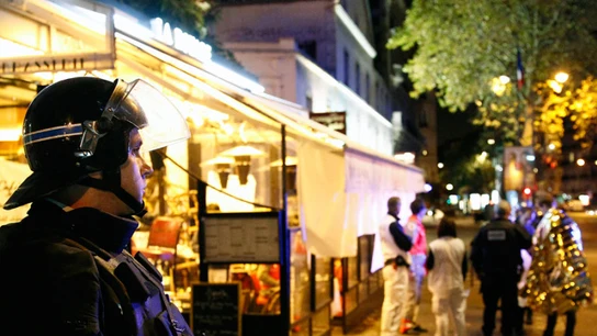 Un policía durante los atentados de Francia Un policía durante los atentados de Francia