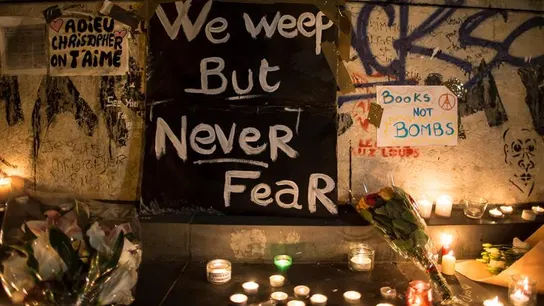 Homenaje a las víctimas de los atentados en la Plaza de la República Homenaje a las víctimas de los atentados en la Plaza de la República