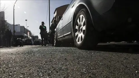 Cristales rotos en el suelo del coche localizado tras los atentados Cristales rotos en el suelo del coche localizado tras los atentados