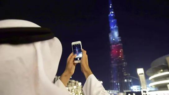 Dubai, iluminado por los colores franceses Dubai, iluminado por los colores franceses