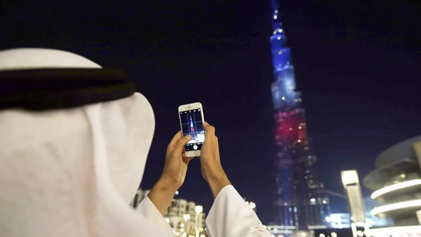 Dubai, iluminado por los colores franceses Dubai, iluminado por los colores franceses