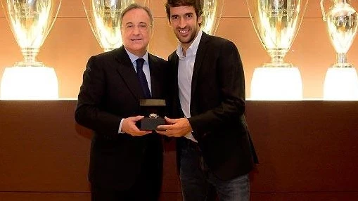 Florentino Pérez, junto a Raúl González Florentino Pérez, junto a Raúl González