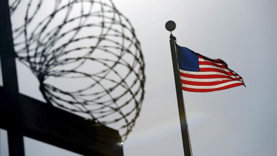 La bandera de Estados Unidos ondea en Guant&aacute;namo