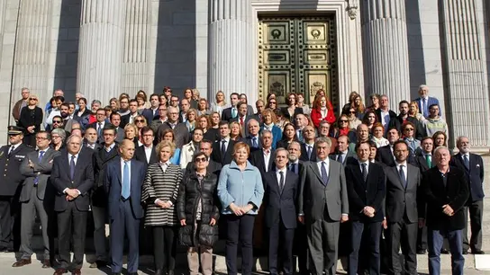 Minuto de silencio que se guardó en las escalinatas del Congreso de los Diputados Minuto de silencio que se guardó en las escalinatas del Congreso de los Diputados