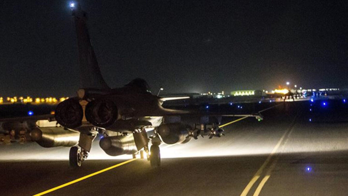 Avi&oacute;n franc&eacute;s que participa en los bombardeos contra ISIS