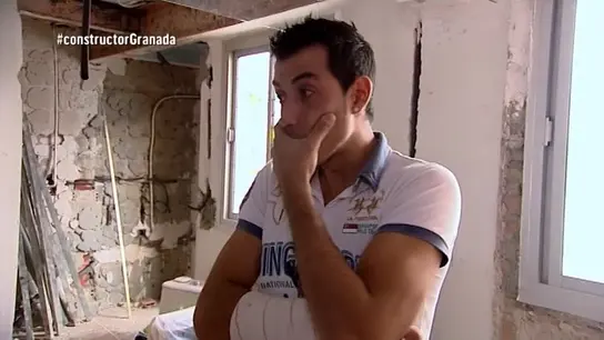 Nazaret, el constructor a la fuga, se derrumba Nazaret, el constructor a la fuga, se derrumba