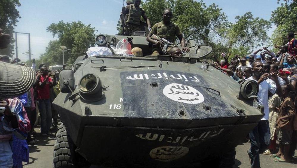 Uno de los vehículos armados incautados a los insurgentes de la secta islamista Boko Haram