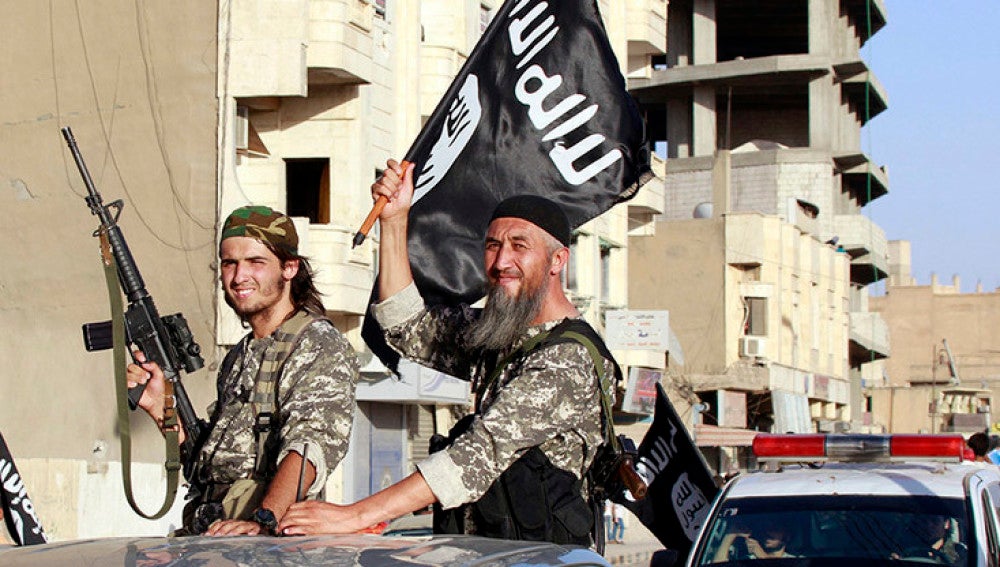 Militantes yihadistas durante un desfile militar por las calles de una provincia de Siria 