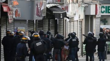 La redada policial en Saint-Denis se salda con siete detenidos y dos terroristas muertos
