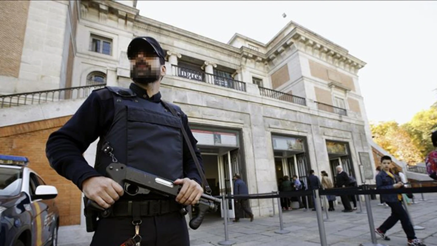 Un policía en el museo del Prado Un policía en el museo del Prado
