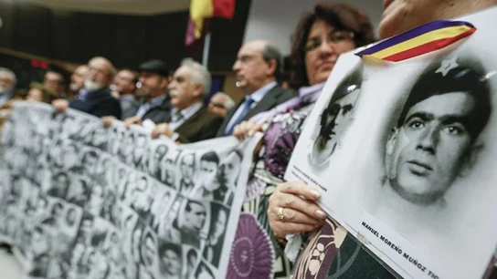 Familiares de víctimas del franquismo Familiares de víctimas del franquismo