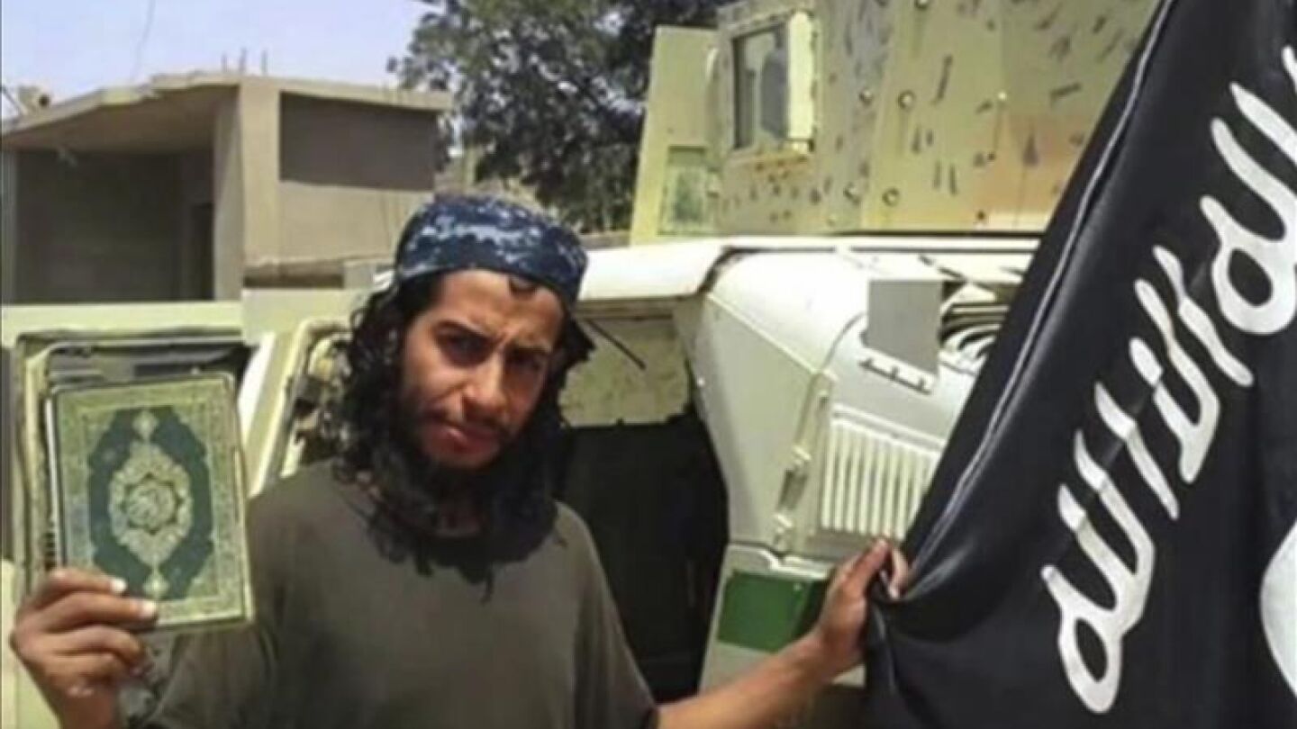 Abdelhamid Abaaoud, en uno de los v&iacute;deos del Estado Isl&aacute;mico