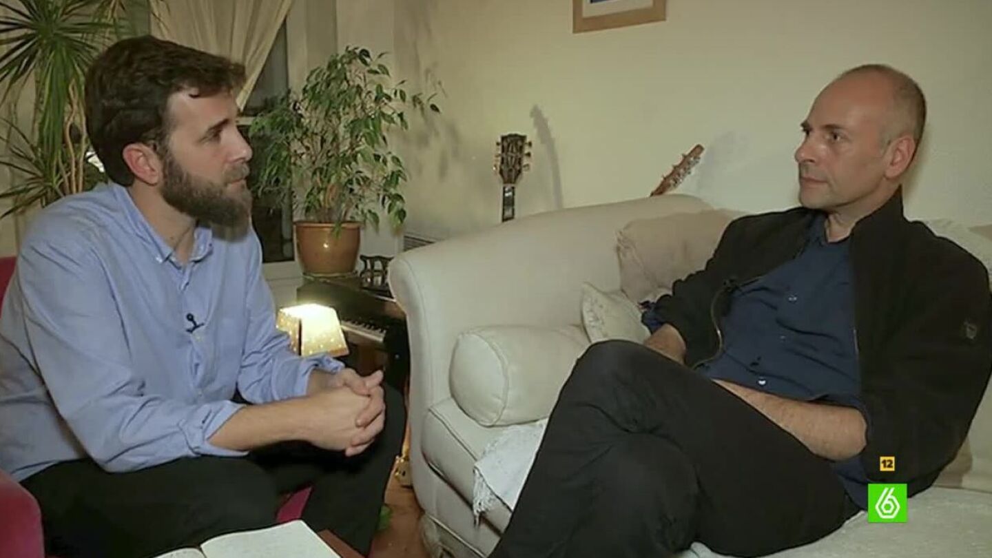 Gonzo con el soci&oacute;logo Thomas Kirszbaum