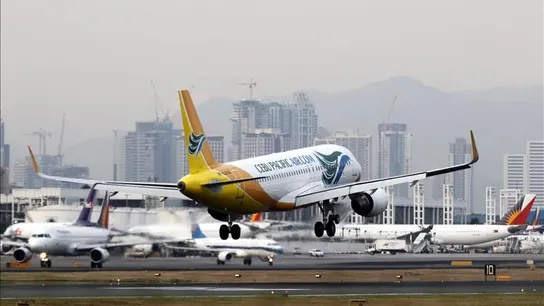 Imagen de un avión despegando Imagen de un avión despegando