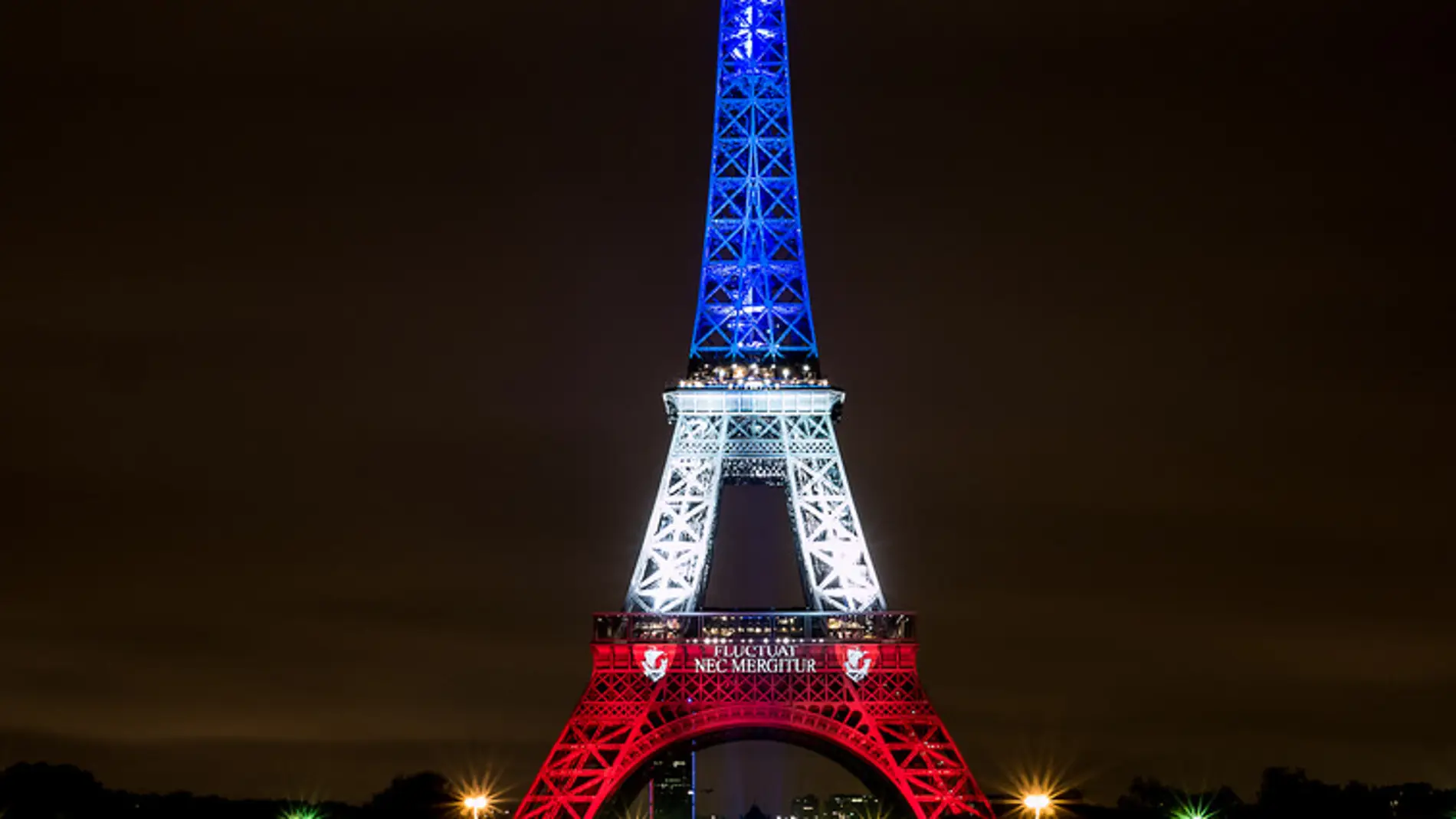 La Torre Eiffel, iluminada el pasado 17 