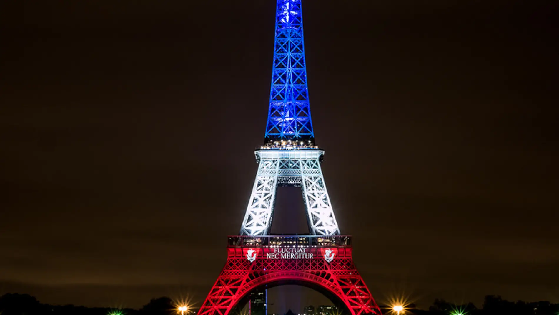 La Torre Eiffel, iluminada el pasado 17