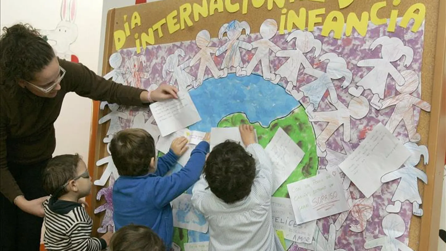 Alumnos de un colegio celebran el Día Internacional de la Infancia Alumnos de un colegio celebran el Día Internacional de la Infancia