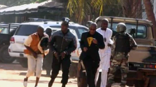 Asalto con rehenes a un hotel de lujo en Mali Asalto con rehenes a un hotel de lujo en Mali