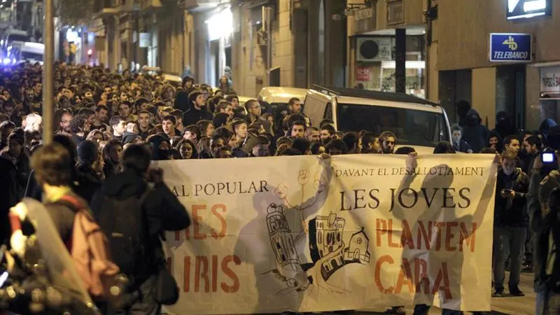 Manifestación contra el desalojo del casal Tres Lliris Manifestación contra el desalojo del casal Tres Lliris