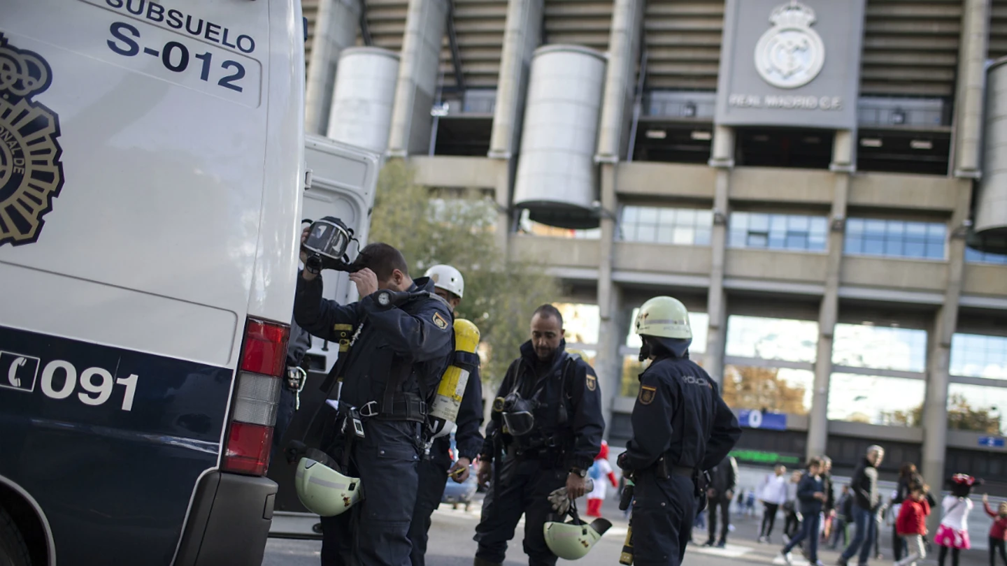 La Policía, en los alrededores del Santiago Bernabéu La Policía, en los alrededores del Santiago Bernabéu