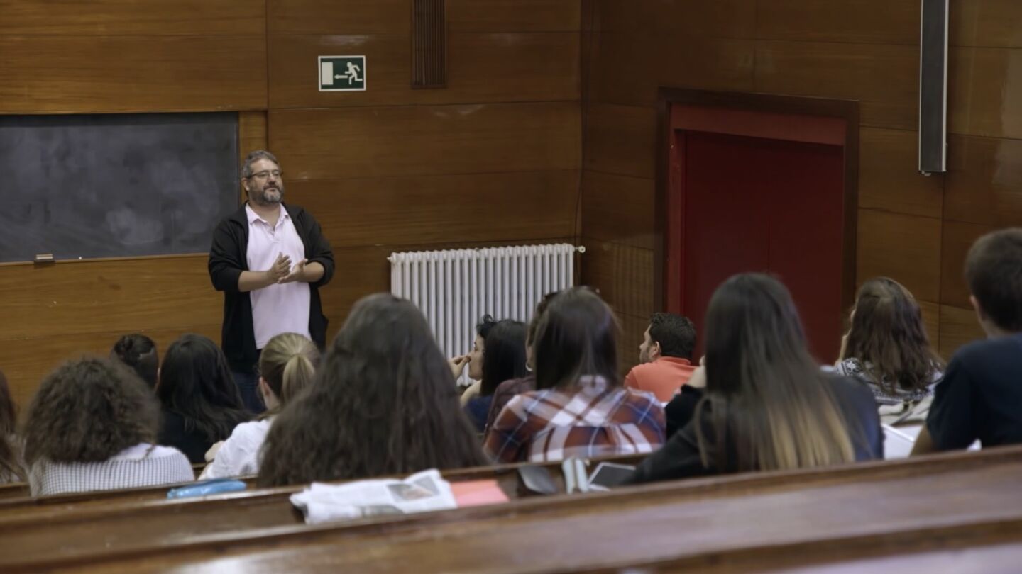 El profesor de la UCM, Carlos Pel&aacute;ez Paz
