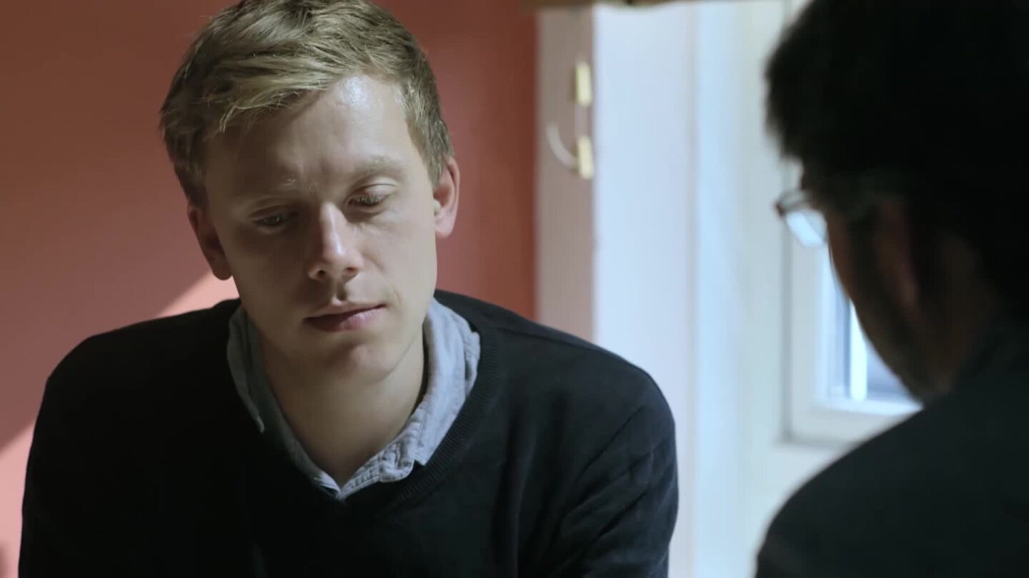 Jordi &Eacute;vole entrevista al escritor brit&aacute;nico Owen Jones