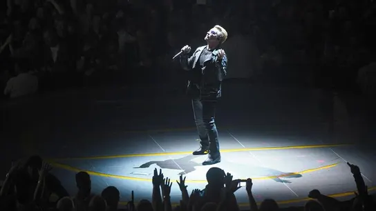 El cantante de U2 Bono durante un concierto. El cantante de U2 Bono durante un concierto.