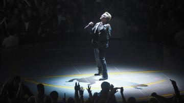 El cantante de U2 Bono durante un concierto.