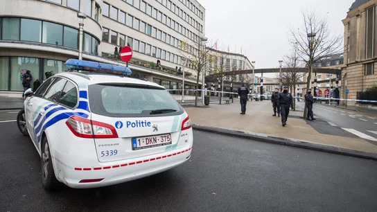 Agentes de policía patrullan las calles de Bélgica. Agentes de policía patrullan las calles de Bélgica.