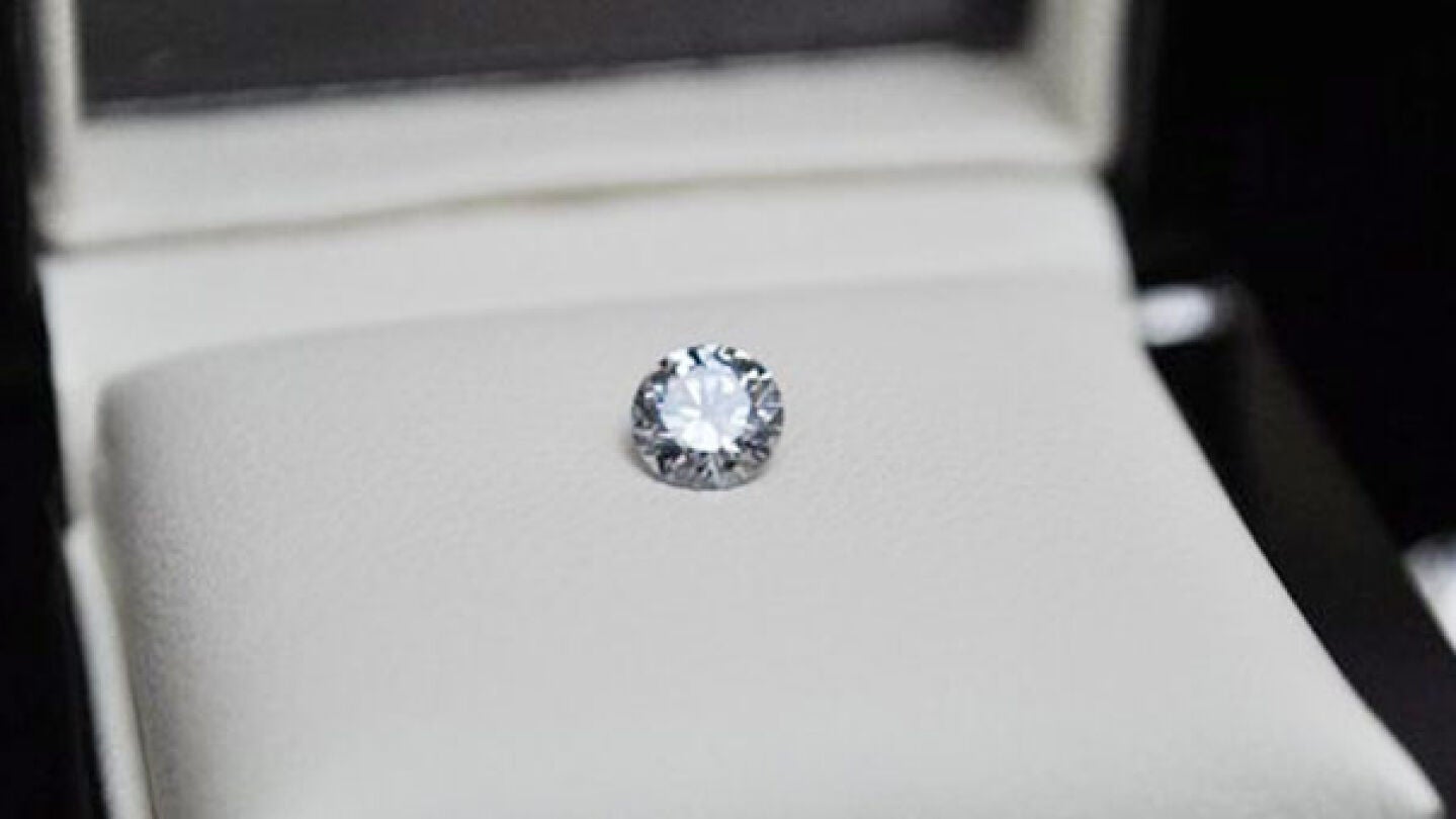 Diamante creado a partir de las cenizas de un difunto