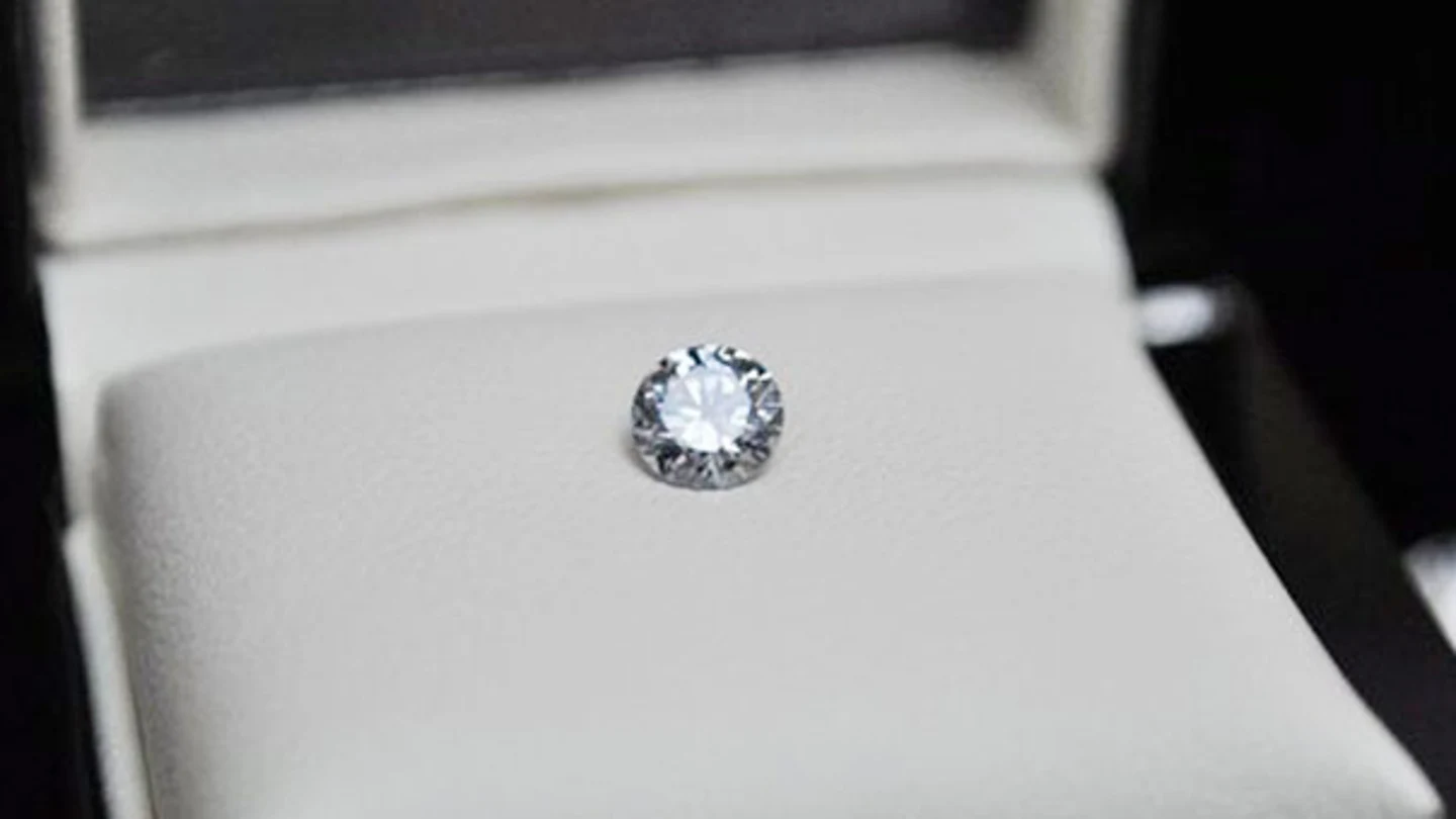 Diamante creado a partir de las cenizas de un difunto Diamante creado a partir de las cenizas de un difunto