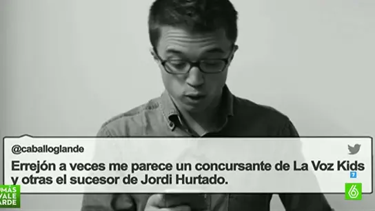 Íñigo Errejón, mirando Twitter Íñigo Errejón, mirando Twitter