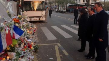 David Cameron y Francçois Hollande homenajean a las víctimas del Bataclan
