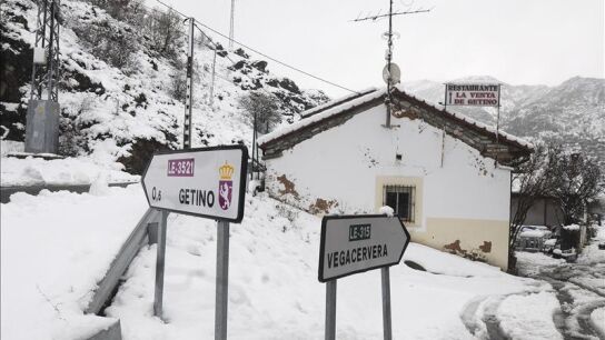 Vista de la localidad de Getino afectada por el temporal de nieve