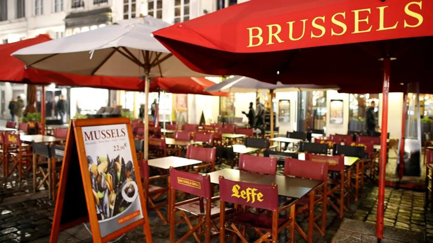 Terrazas vacías en Bruselas Terrazas vacías en Bruselas